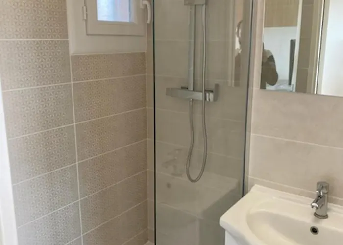 T2, Terrasse, Parking Privé Proche Port Et Plages Appartement