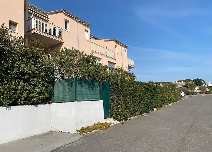 T2, Terrasse, Parking Prive Proche Port Et Plages